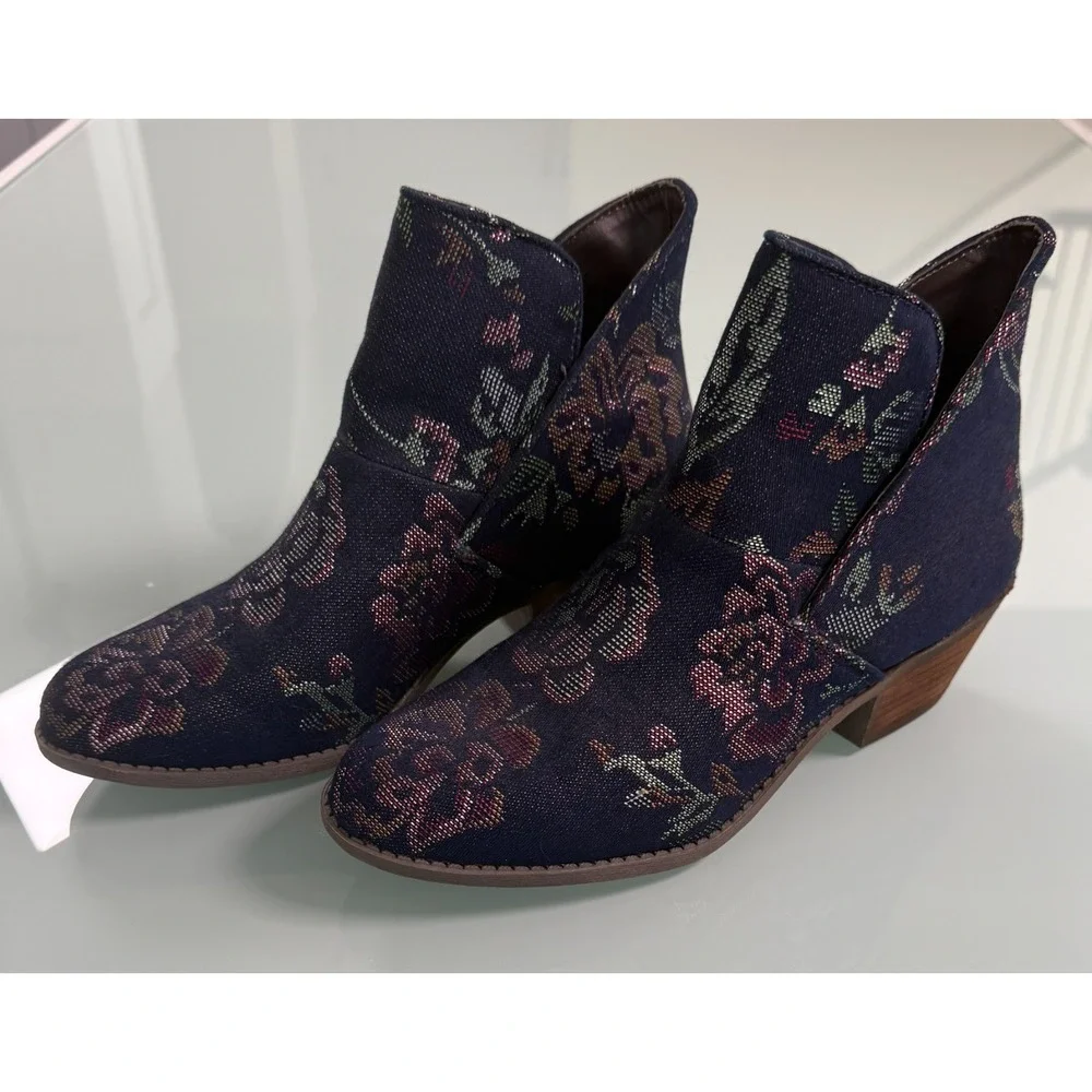 Me Too Zena Style Women's 8 M Ankle Booties Blue Denim Floral Embroidered